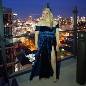 Blue velvet dress with double front leg slits